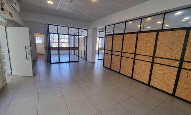 Edificio comercial en esquina de Av. 9 de Julio y Coronel Suarez