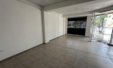 Edificio comercial en esquina de Av. 9 de Julio y Coronel Suarez