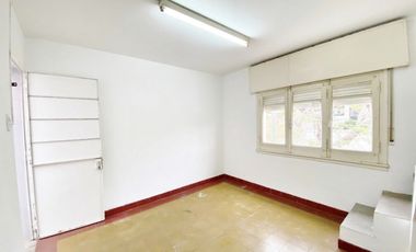 EN VENTA CASA EN EL CENTRO DE LA CIUDAD DOS DORMITORIOS