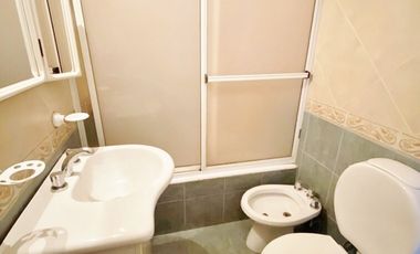 EN VENTA CASA EN EL CENTRO DE LA CIUDAD DOS DORMITORIOS