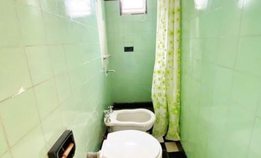 EN VENTA CASA EN EL CENTRO DE LA CIUDAD DOS DORMITORIOS