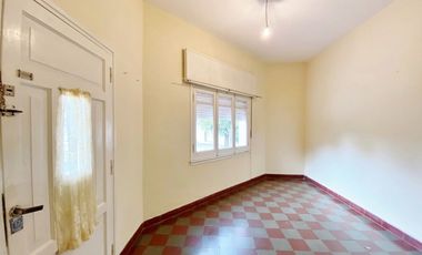 EN VENTA CASA EN EL CENTRO DE LA CIUDAD DOS DORMITORIOS