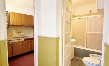 EN VENTA CASA EN EL CENTRO DE LA CIUDAD DOS DORMITORIOS