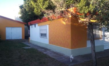 Casa en venta - 2 Dormitorios 1 Baño - Mar del Tuyú