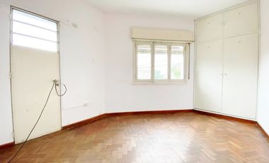 Vendo casa en Libertad y Bavio!