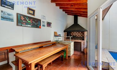 Martin de Gainza al 500 casa de 5 ambientes en venta quincho pileta y cochera lote propio
