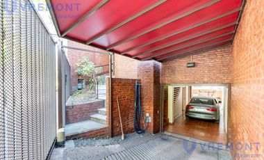 Martin de Gainza al 500 casa de 5 ambientes en venta quincho pileta y cochera lote propio