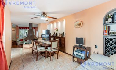 Martin de Gainza al 500 casa de 5 ambientes en venta quincho pileta y cochera lote propio