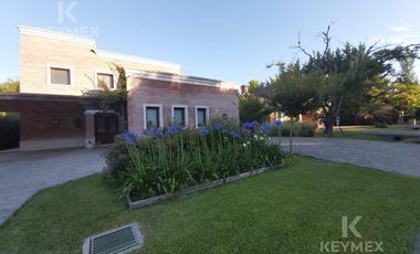 Casa en venta Pilar del Lago  5 ambientes, Pilar , pileta, amoblada