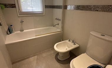 Casa de categoria con 4 dormitorios en Costa del Este - Av. 2 e/ Dalias y Rosas al 657