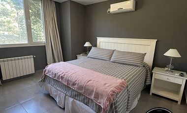 Casa de categoria con 4 dormitorios en Costa del Este - Av. 2 e/ Dalias y Rosas al 657