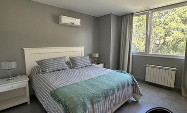 Casa de categoria con 4 dormitorios en Costa del Este - Av. 2 e/ Dalias y Rosas al 657