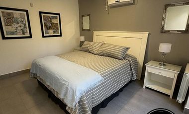 Casa de categoria con 4 dormitorios en Costa del Este - Av. 2 e/ Dalias y Rosas al 657