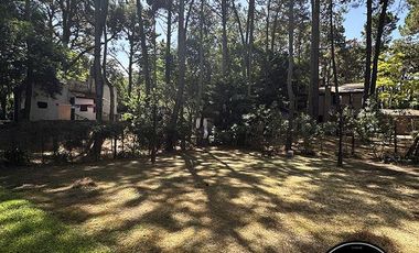 Casa de categoria con 4 dormitorios en Costa del Este - Av. 2 e/ Dalias y Rosas al 657