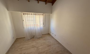 Duplex en Alquiler 3 Amb. c/ Patio - Villa Luzuriaga