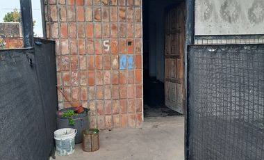 VENTA - DEPARTAMENTO 3 AMBIENTES A RECICLAR - BARRIO ROCAMORA