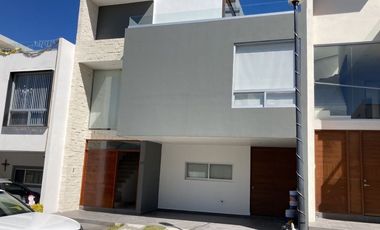 CASA EN RENTA PARQUE CAMPECHE LOMAS DE ANGELOPOLIS