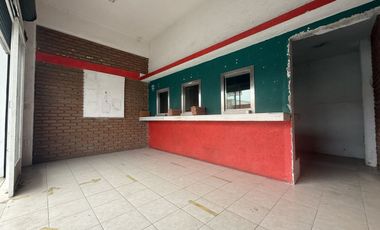 FP LOCAL EN RENTA EN PLAZA SAN FERMÍN A 3 MINUTOS DE PREPA 5