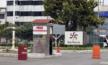 FP LOCAL EN RENTA EN PLAZA SAN FERMÍN A 3 MINUTOS DE PREPA 5