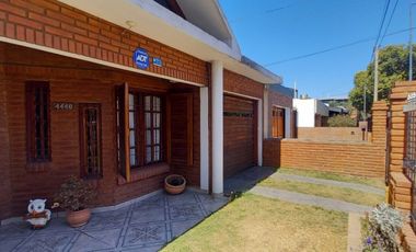 HERMOSA CASA EN LA VENTA EN BÂ° POETA LUGONES. CON CERTIF. BANCOR!!!!