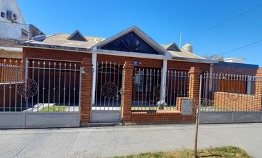 HERMOSA CASA EN LA VENTA EN BÂ° POETA LUGONES. CON CERTIF. BANCOR!!!!