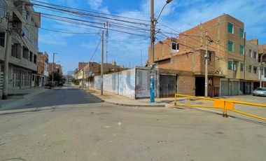 Terreno en Venta en San Martin de Porres Ubicación Estratégica Frente a Parque