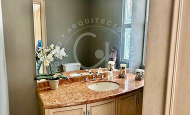Gran residencia en renta