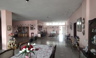 EDIFICIO COMERCIAL CON CASA EN VENTA