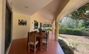 AMPLIA CASA EN VENTA EN COL. JARDINES