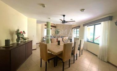AMPLIA CASA EN VENTA EN COL. JARDINES