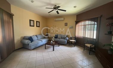 AMPLIA CASA EN VENTA EN COL. JARDINES