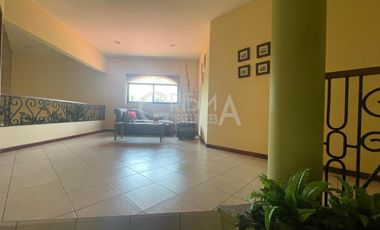 AMPLIA CASA EN VENTA EN COL. JARDINES