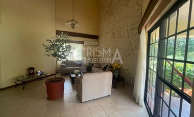 AMPLIA CASA EN VENTA EN COL. JARDINES