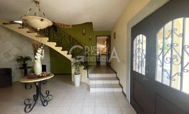 AMPLIA CASA EN VENTA EN COL. JARDINES