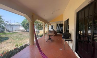 AMPLIA CASA EN VENTA EN COL. JARDINES