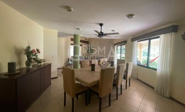 AMPLIA CASA EN VENTA EN COL. JARDINES