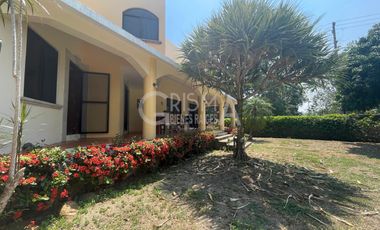 AMPLIA CASA EN VENTA EN COL. JARDINES