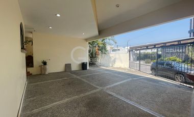 AMPLIA CASA EN VENTA EN COL. JARDINES