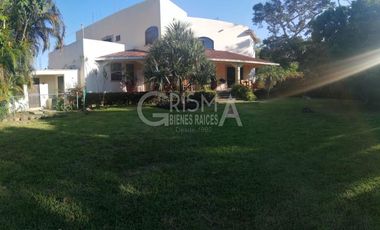 AMPLIA CASA EN VENTA EN COL. JARDINES