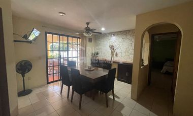 AMPLIA CASA EN VENTA EN COL. JARDINES