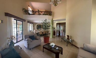 AMPLIA CASA EN VENTA EN COL. JARDINES