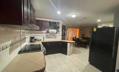 AMPLIA CASA EN VENTA EN COL. JARDINES