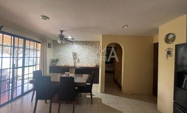 AMPLIA CASA EN VENTA EN COL. JARDINES