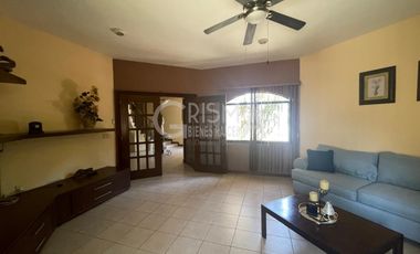 AMPLIA CASA EN VENTA EN COL. JARDINES