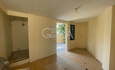 AMPLIA CASA EN VENTA EN COL. JARDINES