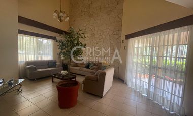 AMPLIA CASA EN VENTA EN COL. JARDINES