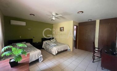 AMPLIA CASA EN VENTA EN COL. JARDINES