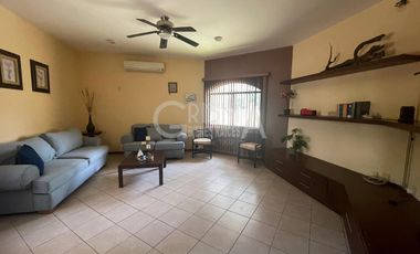 AMPLIA CASA EN VENTA EN COL. JARDINES