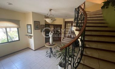 AMPLIA CASA EN VENTA EN COL. JARDINES
