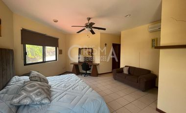 AMPLIA CASA EN VENTA EN COL. JARDINES